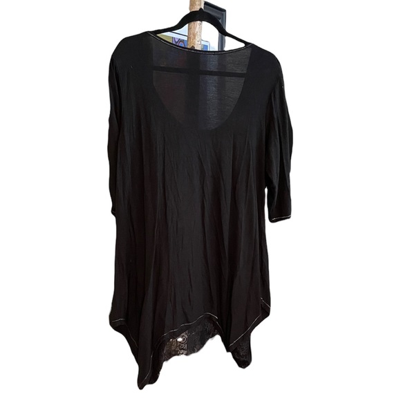 Women’s Black Plus Size Tunic - Picture 2 of 3